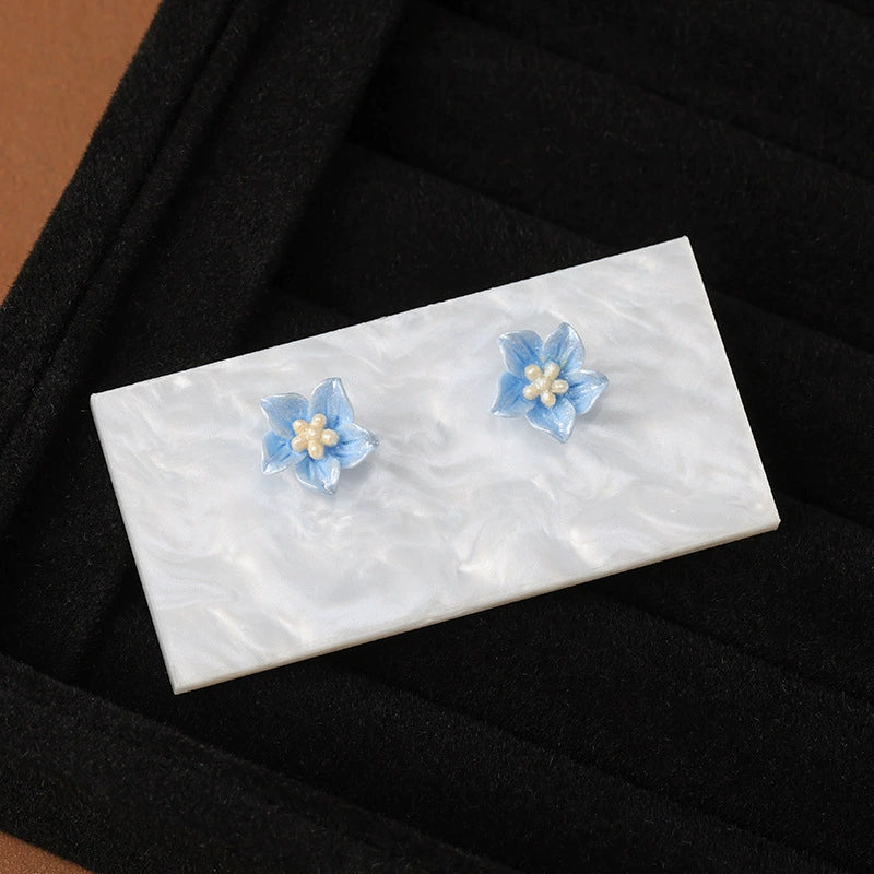 Lightweight blue magnetic earrings for women’s fashion