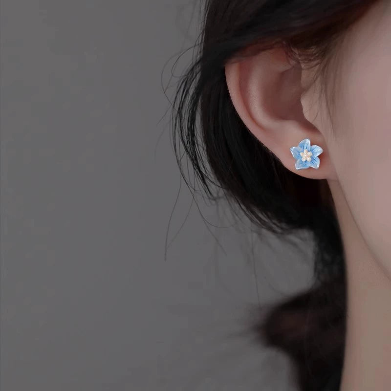 Resin floral magnetic stud earrings in blue for girls and women