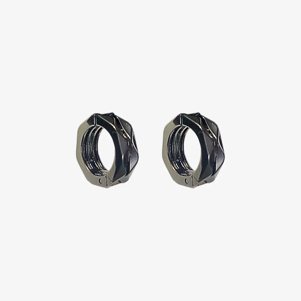 Non-pierced black clip earrings – fashion hoops for streetwear looks