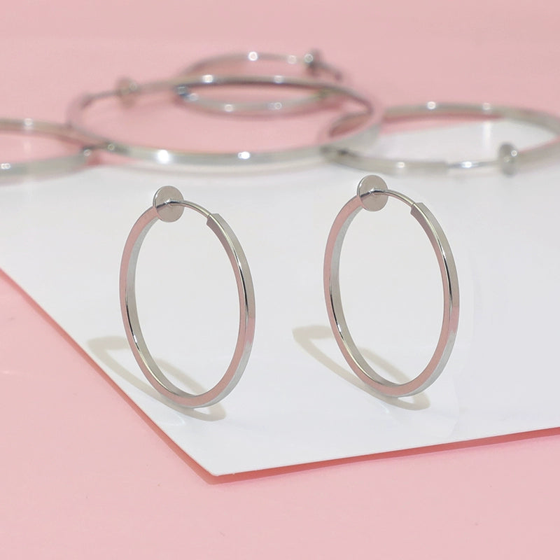 Orecchini a cerchio con clip a tubo quadrato grande in argento