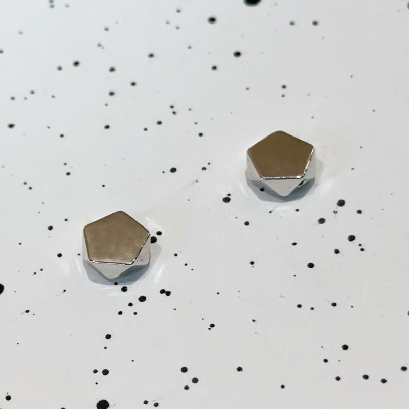 Men's magnetic ear studs: stylish silver polygon design in stainless steel.