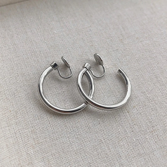 these earrings feature an innovative rotating mechanism