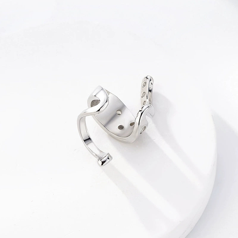 Back of elegant women’s helix ear earring in silver with zircons