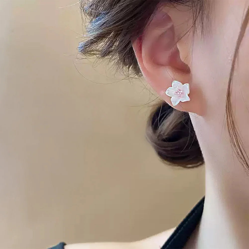 Girl’s resin magnetic earrings in white and pink flower design