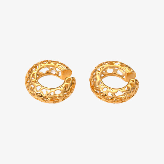  Crafted from high-quality stainless steel and plated with 18K gold, this ear cuff ensures durability and a lasting shine.