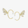 Image détaillée de la boucle d'oreille Butterfly Wing en or, mettant en valeur le luxueux plaquage or et le design sophistiqué des ailes de papillon.