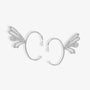 Vue détaillée de la manchette d'oreille Aile de papillon en or blanc, mettant en valeur le motif complexe de l'aile de papillon orné de pierres de zircon scintillantes.