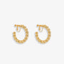 Ces boucles d'oreilles créoles torsadées dorées à clip apportent une touche d'originalité à toutes vos tenues. Confectionnées en alliage avec une fermeture à vis sécurisée, elles sont parfaites pour celles qui aiment affirmer leur style.