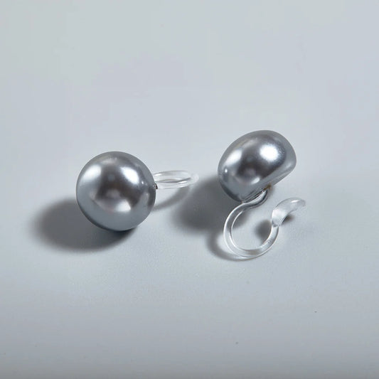 Close-up of Deep Gray Pearl Invisible Clip-On Earrings showcasing the sleek and sophisticated look.