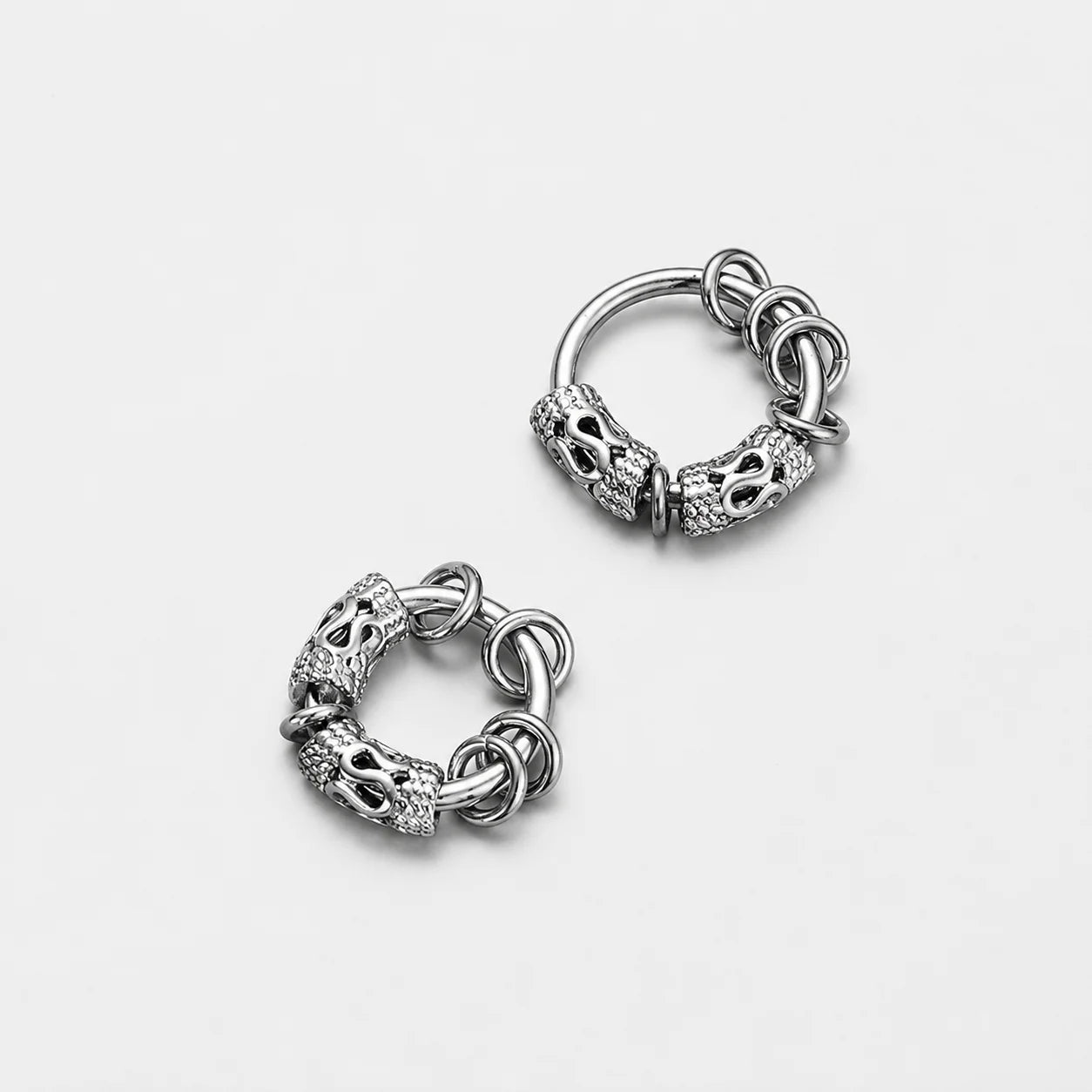 Boucles d'oreilles créoles à clip Embrace en argent