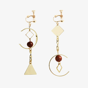 Boucles d'oreilles à clip géométriques asymétriques pour femme, en or et grès rouge.