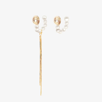 Elegant pearl ear cuff in gold with a tassel, perfect for weddings and special occasions.