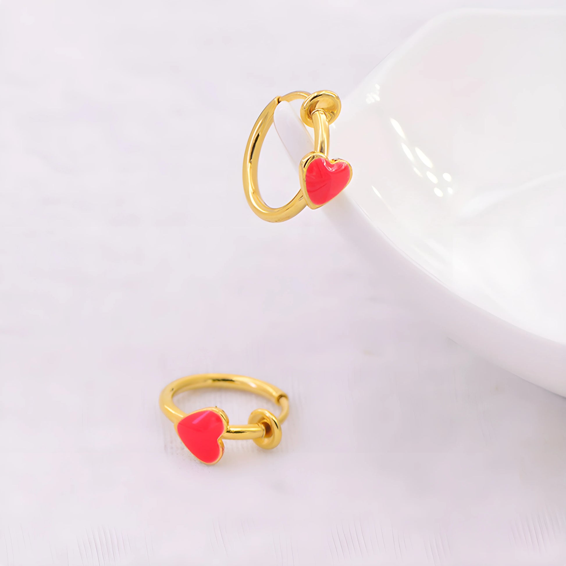 Stylish women's fake earrings in gold, perfect for any occasion.