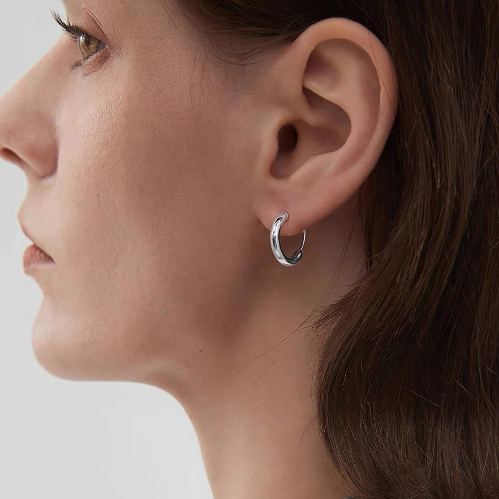 Model wearing 18K white-gold-plated huggie clip-on hoop earrings, showing the close-fitting C-Type design.