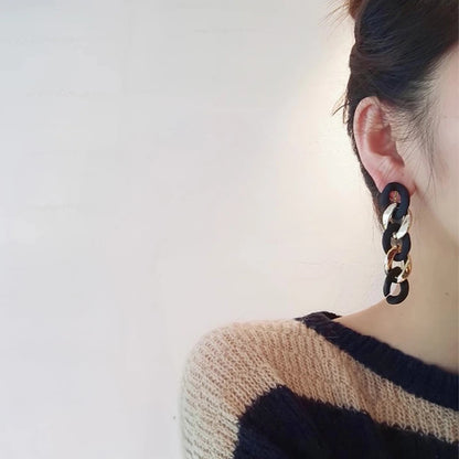 Matte Black & Gold Intertwined Chain Clip-On Earrings model