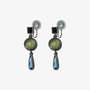 Photo principale de boucles d'oreilles clips vintage à plusieurs pierres précieuses sur fond blanc, mettant en valeur leur design complexe.