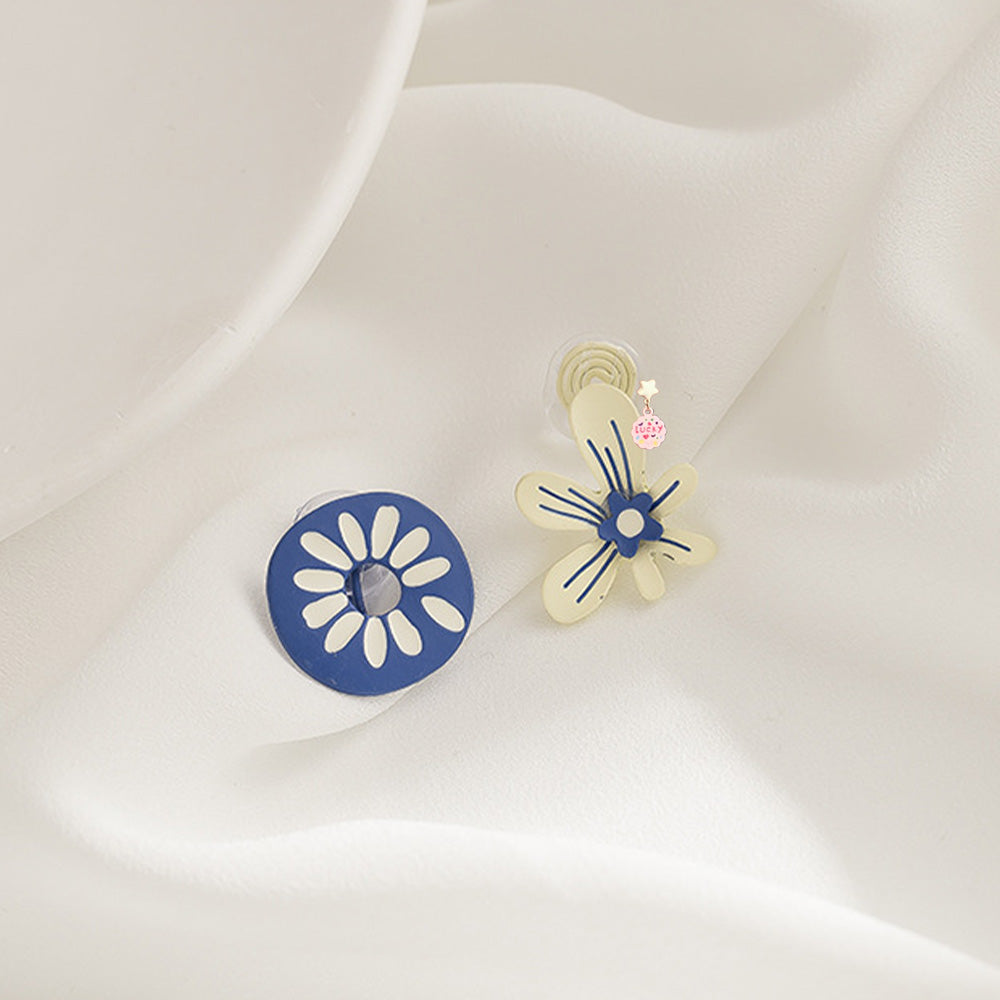 Brighten her day with our mismatched floral clip-ons. Featuring bold blue and soft ivory, these earrings are perfect for easy, stylish wear.