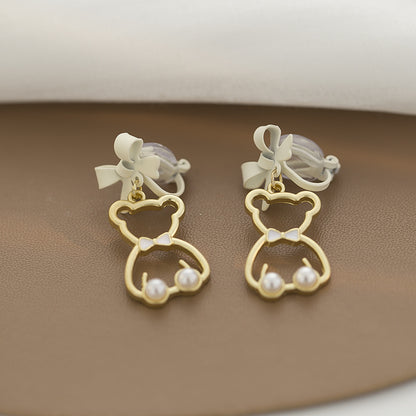 Spruce up her look with the whimsy of our "Bow-Tied Bear Pearl Clip-On Earrings." These delightful earrings showcase playful bears adorned with classic pearls and charming bows, perfect for young fashionistas who love a bit of fun with their style. Easy to wear and gentle on ears, they make dressing up a joy!