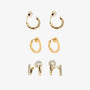 Ensemble de 3 paires de boucles d'oreilles créoles à clip dorées sur fond blanc.
