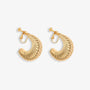 Les boucles d'oreilles à clip Croissant Semi Hoop apportent une touche parisienne. Leur couleur dorée et leur design en alliage épais évoquent la douceur des viennoiseries fraîchement sorties du four. Grâce à leur fermoir à vis, elles restent confortables toute la journée et constituent un accessoire de choix pour sublimer n'importe quelle tenue.
