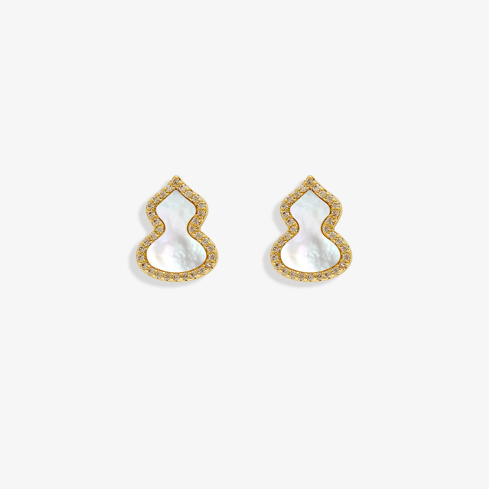 Bring on the good luck with these charming Wulu clip-on stud earrings. Featuring a petite mother-of-pearl gourd design adorned with sparkling zircons, all crafted in gleaming gold-tone alloy. The secure coil clip closure ensures a comfortable fit for non-pierced ears. A touch of ancient Chinese symbolism for everyday style.