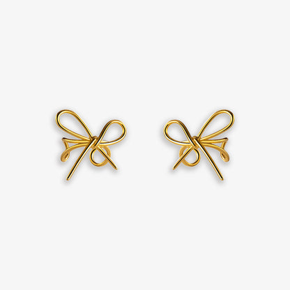 Sophisticated and modern, these Chic Bow Conch Ear Cuffs in S925 silver come in both radiant gold and sleek silver options. Their simple design makes a stylish statement for everyday wear or special events, easily sliding on for a secure and comfortable fit without the need for piercings.