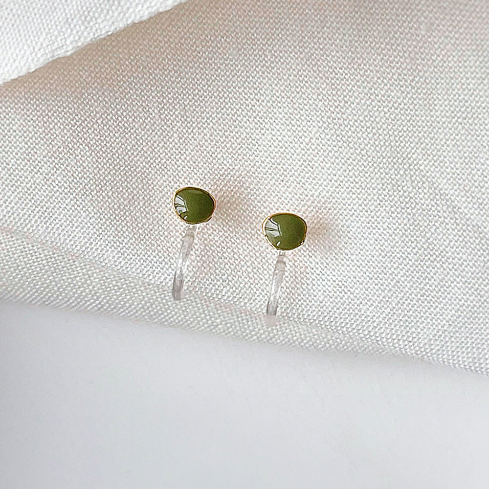 Perfect for those who appreciate nature-inspired accessories and the simplicity of clip-on ear studs, they provide an effortless blend of style and comfort for everyday wear.