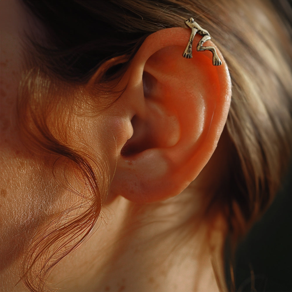 Silver-toned vintage frog helix ear cuff, crafted for a unique and playful look. Ideal for adding a touch of whimsy to everyday fashion.